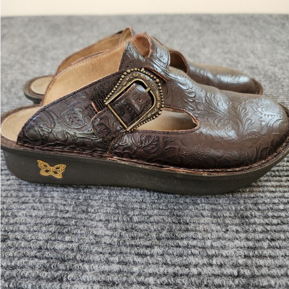 Alegria Womens Size 37 Embossed Brown Leather Classic Clogs Adjustable Buckle - Picture 4 of 11